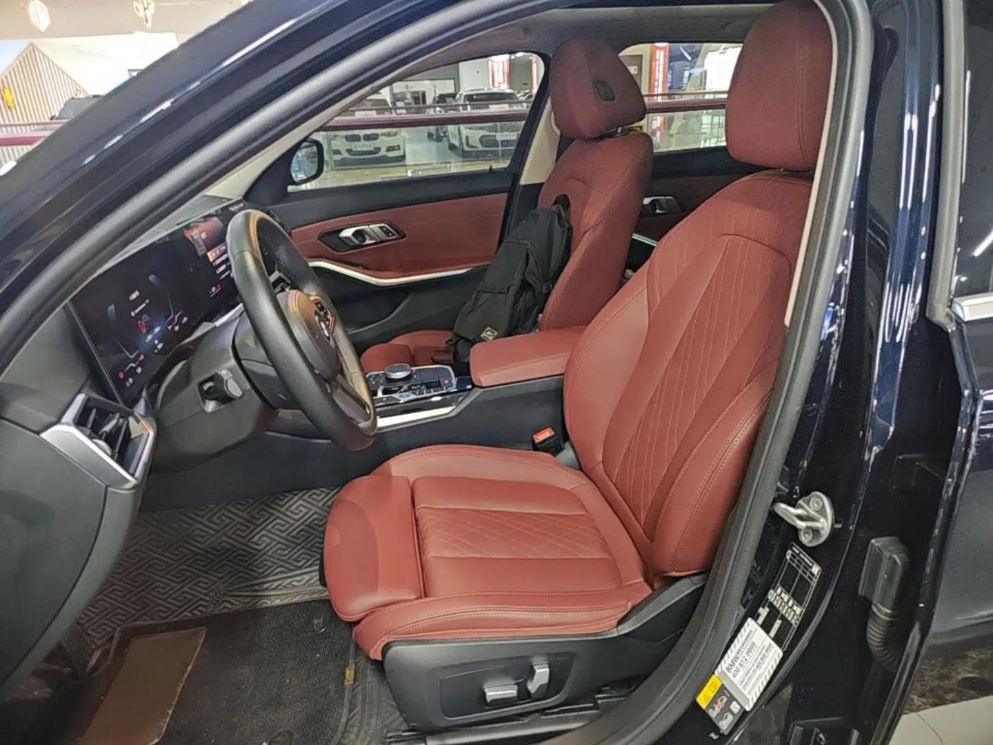 BMW i3 2023 eDrive 40 L Midnight Edition — миниатюра 17