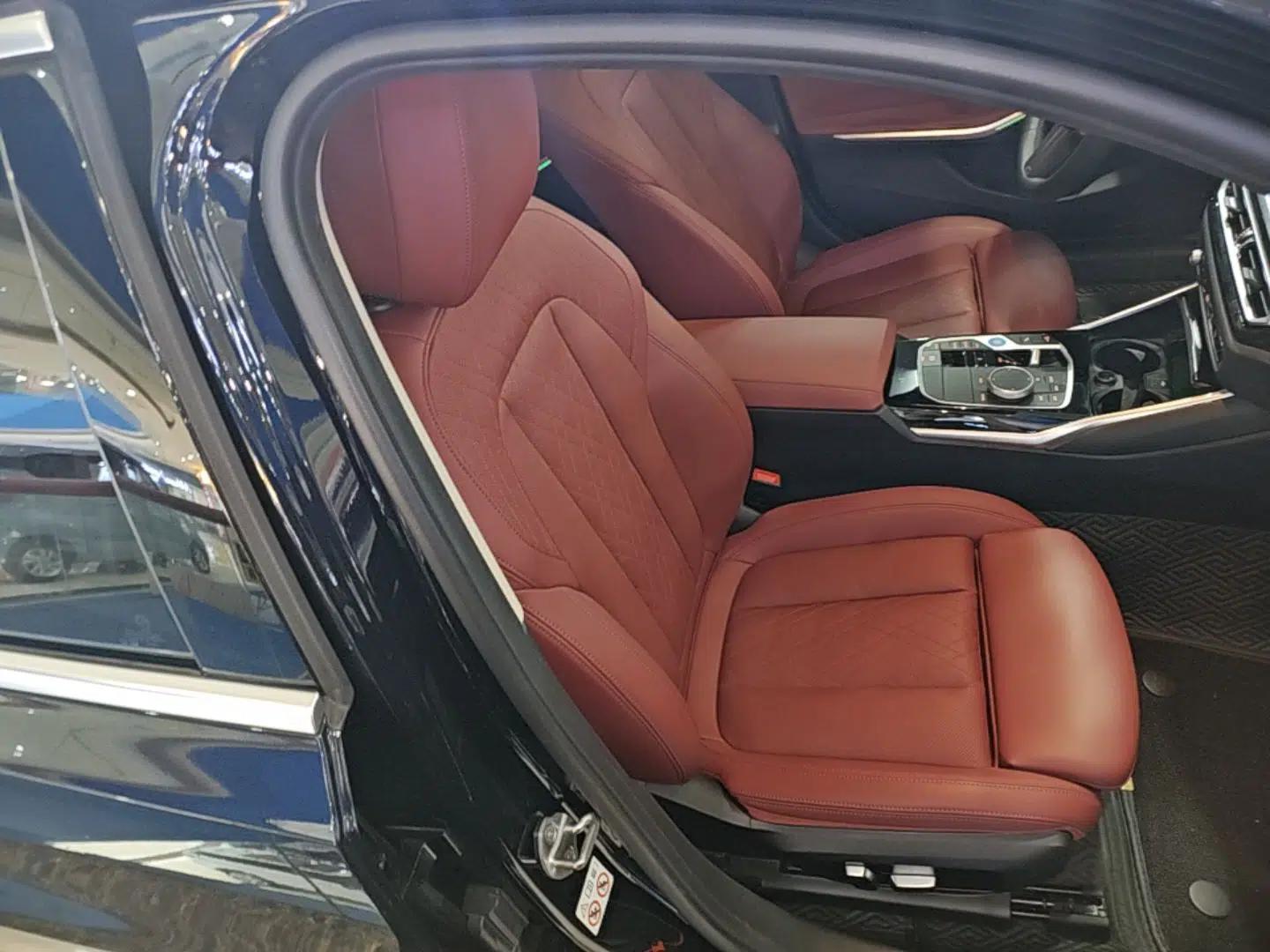 BMW i3 2023 eDrive 40 L Midnight Edition — миниатюра 19