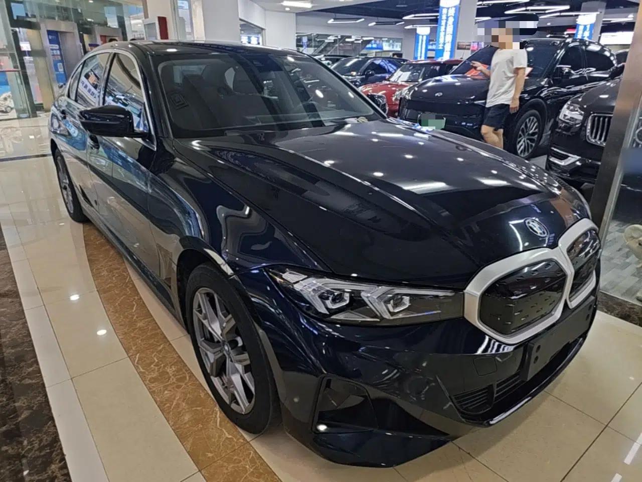 BMW i3 2023 eDrive 40 L Midnight Edition — миниатюра 3