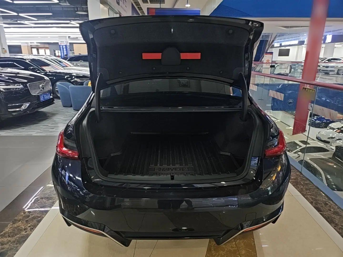 BMW i3 2023 eDrive 40 L Midnight Edition — миниатюра 22