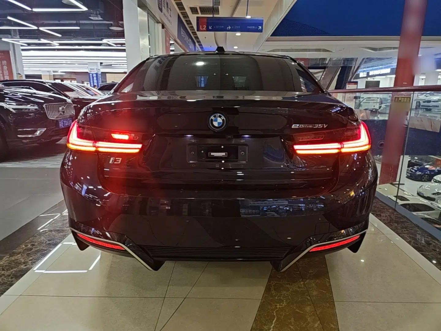 BMW i3 2023 eDrive 40 L Midnight Edition — миниатюра 5