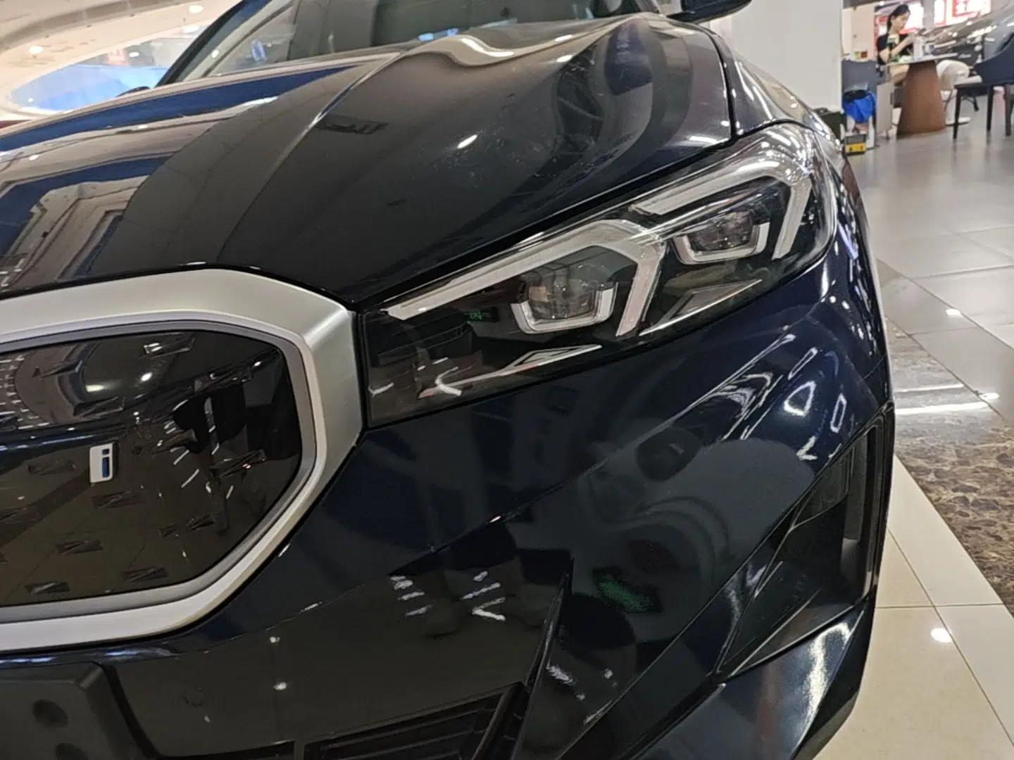 BMW i3 2023 eDrive 40 L Midnight Edition — миниатюра 8