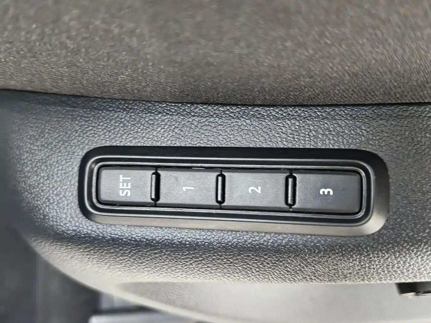 2025 Teramont Pro 450TSI 4WD Summit Edition — миниатюра 16