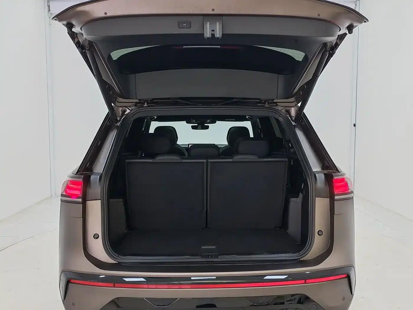 2025 Teramont Pro 450TSI 4WD Summit Edition — миниатюра 18