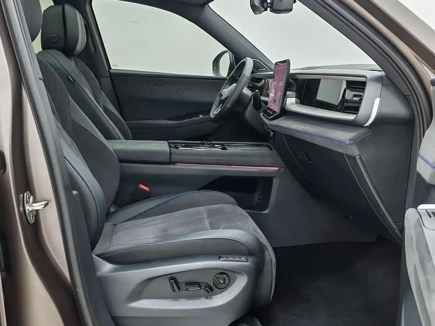 2025 Teramont Pro 450TSI 4WD Summit Edition — миниатюра 9
