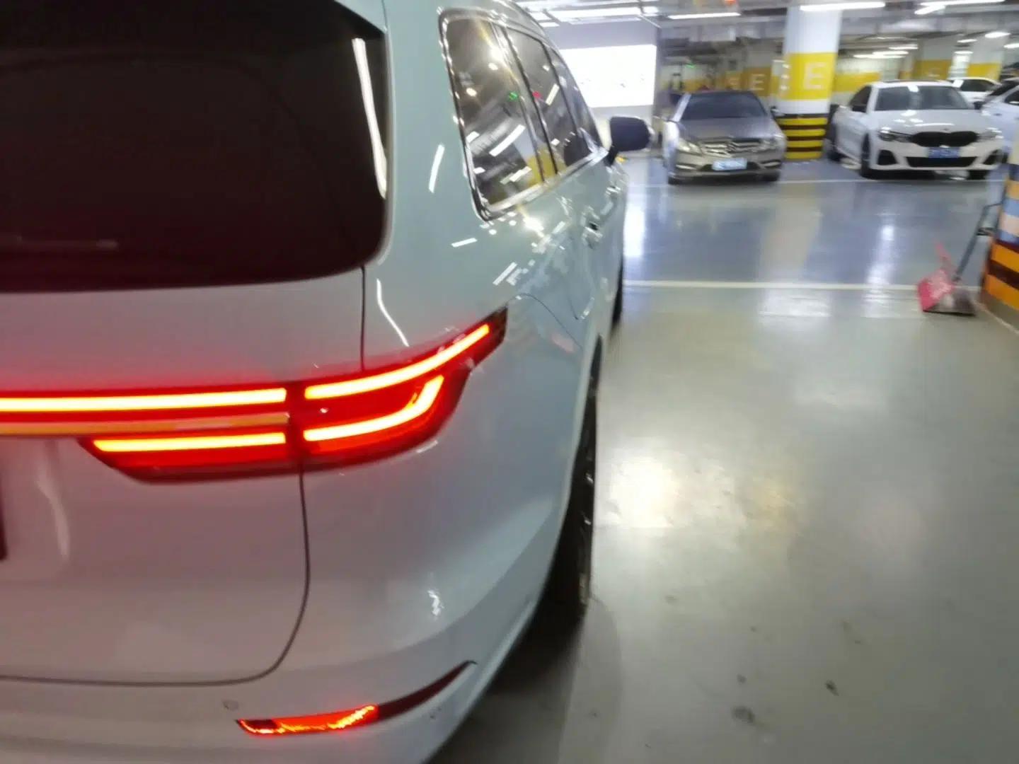 Li Auto ONE 2020 Extended-Range 6-Seater Version — миниатюра 9