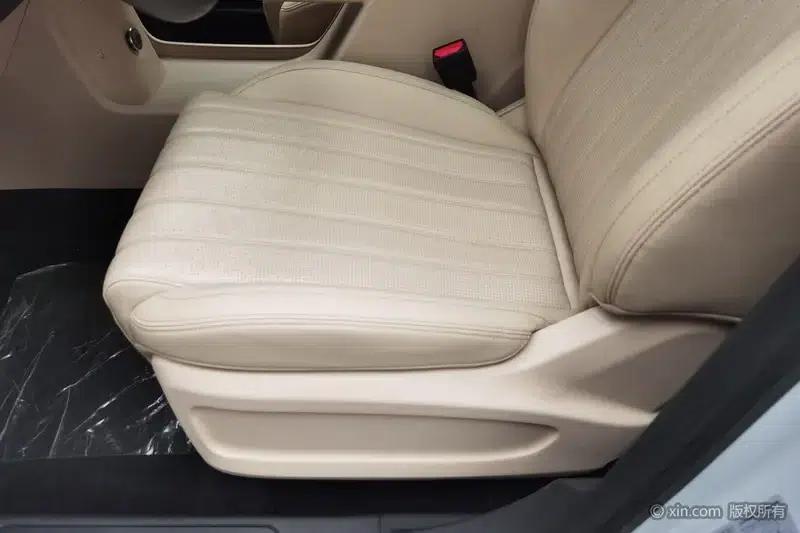 Jetour Mountain & Sea L7 PLUS 2026 Model, 121km/h, 5-seater Comfort Edition — миниатюра 17