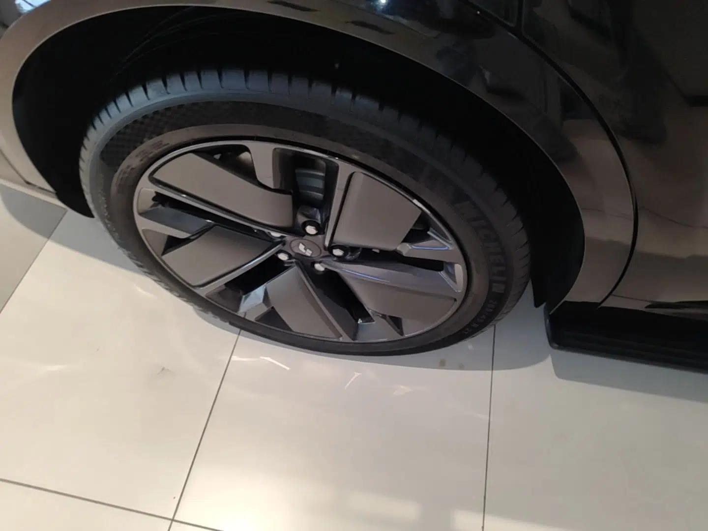 Li Auto L9 2025 Pro Smart Refreshed Edition — миниатюра 11
