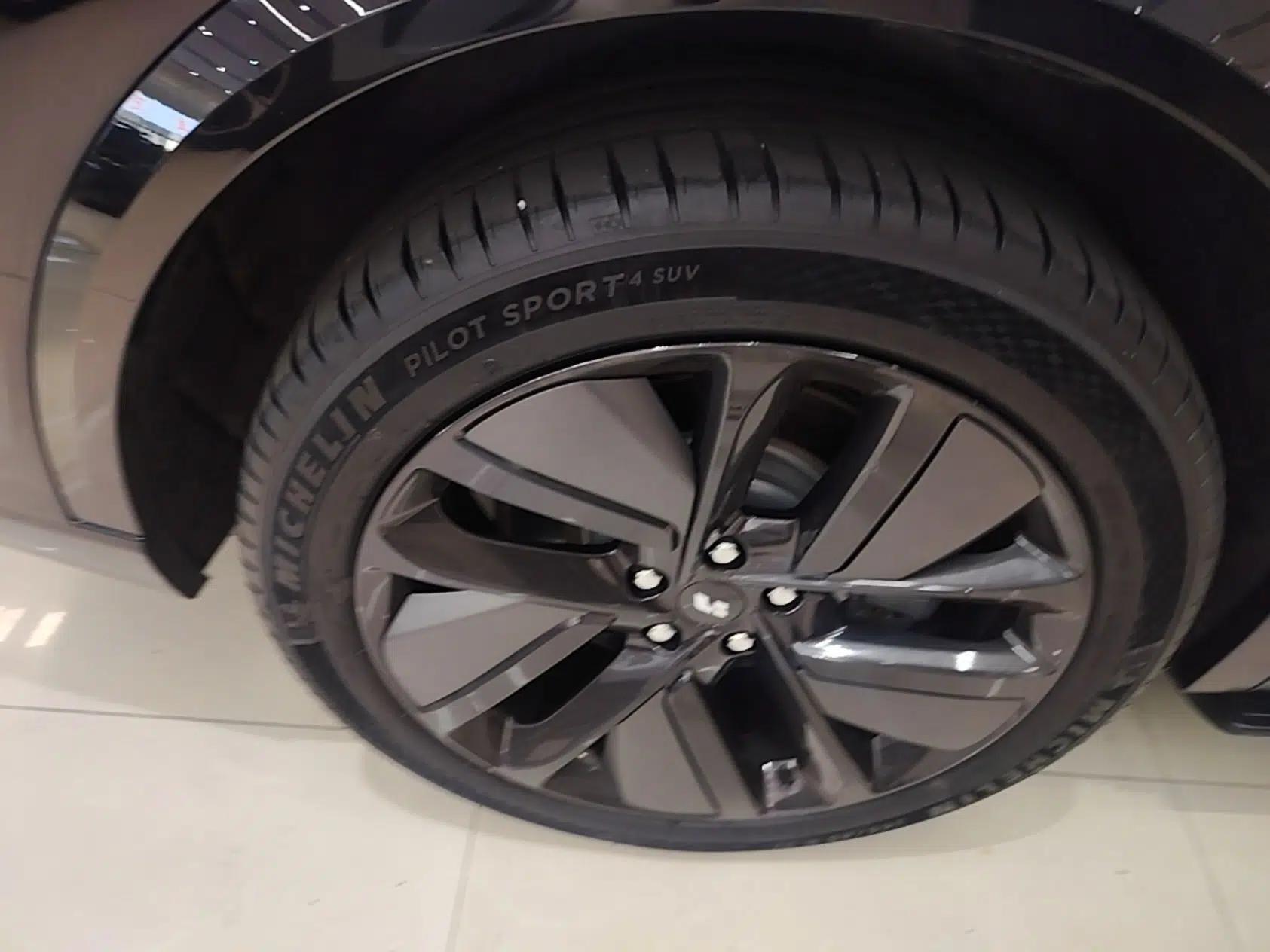 Li Auto L9 2022 Max model — миниатюра 11