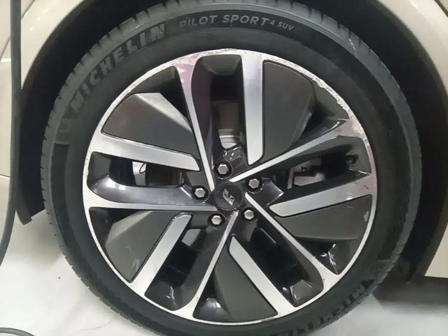 Li Auto L9 2022 Max model — миниатюра 11