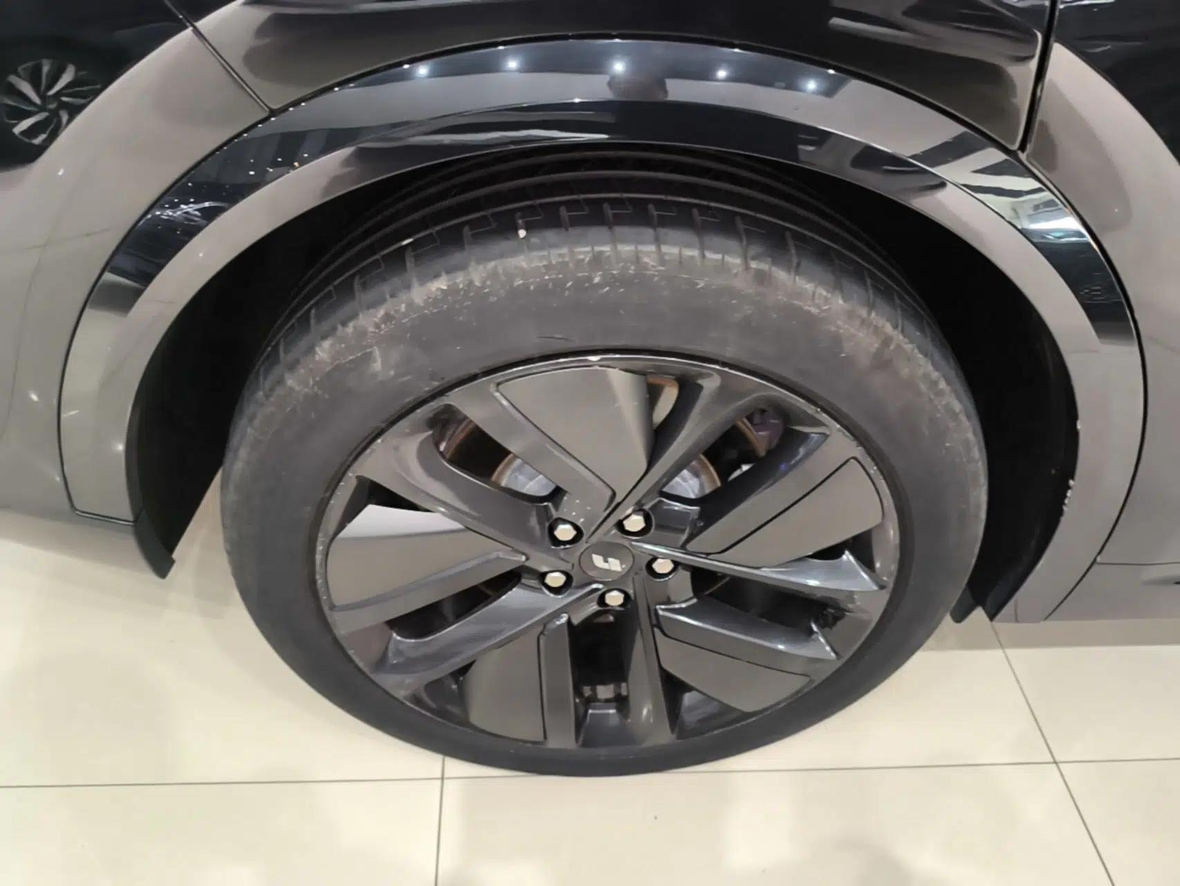 Li Auto L9 2022 Max model — миниатюра 11
