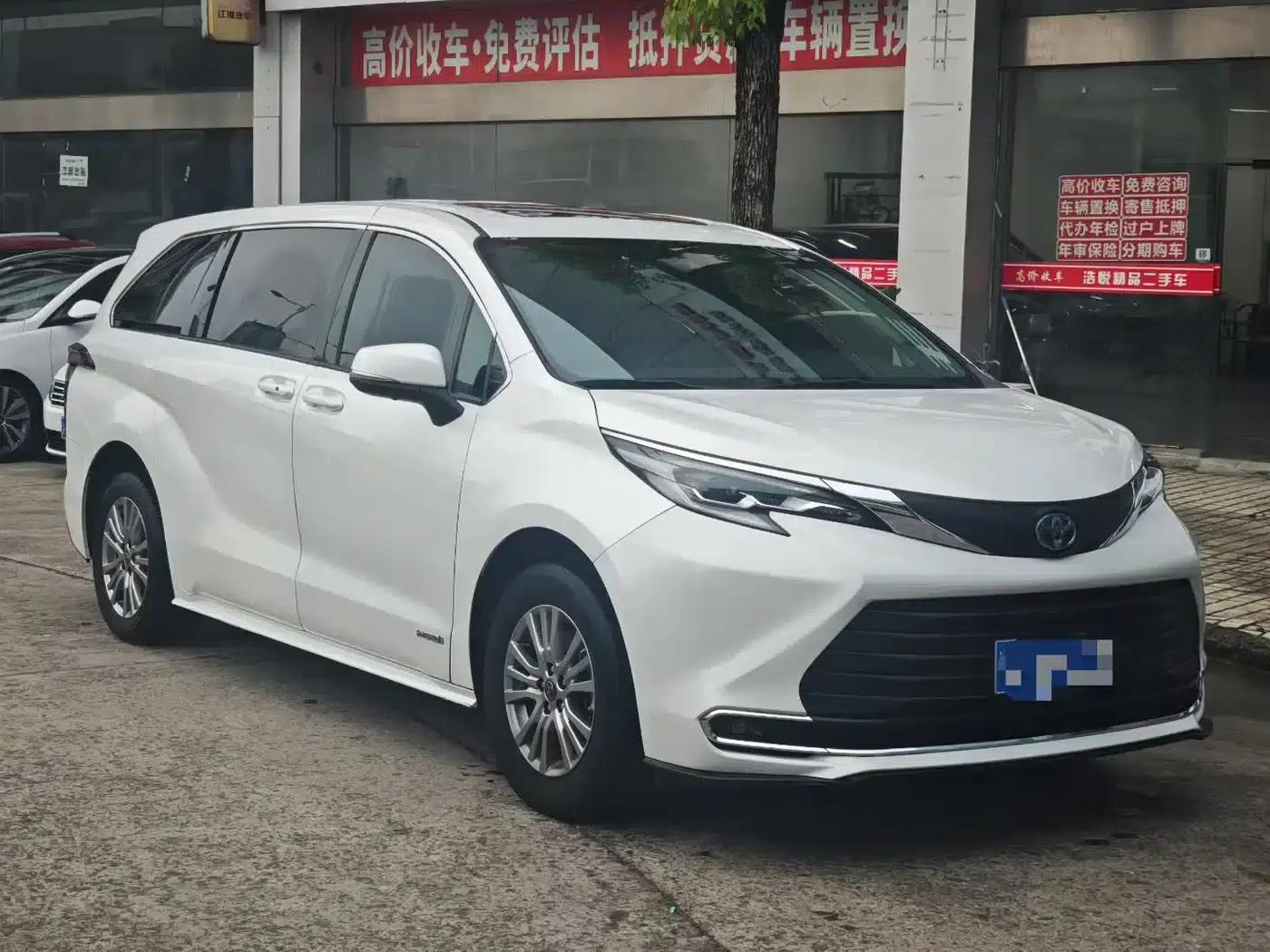 2023 Sienna 2.5L Hybrid Luxury Edition — миниатюра 3