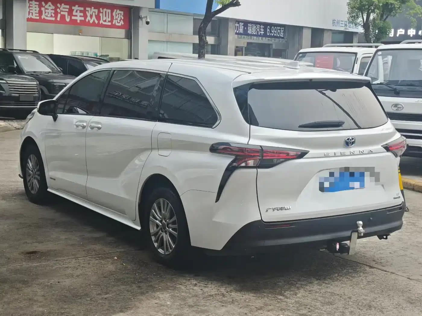 2023 Sienna 2.5L Hybrid Luxury Edition — миниатюра 6