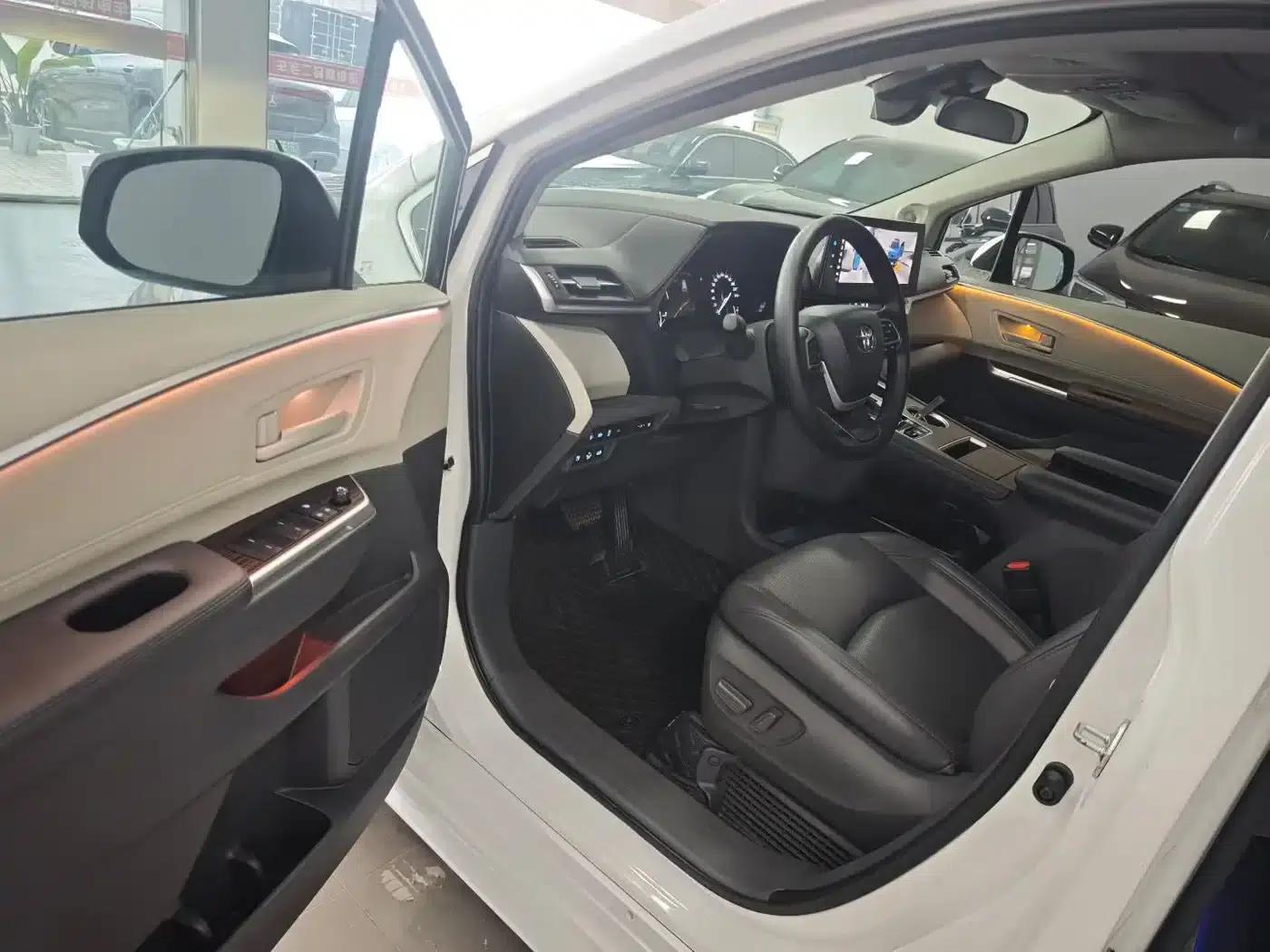 2023 Sienna 2.5L Hybrid Luxury Edition — миниатюра 9