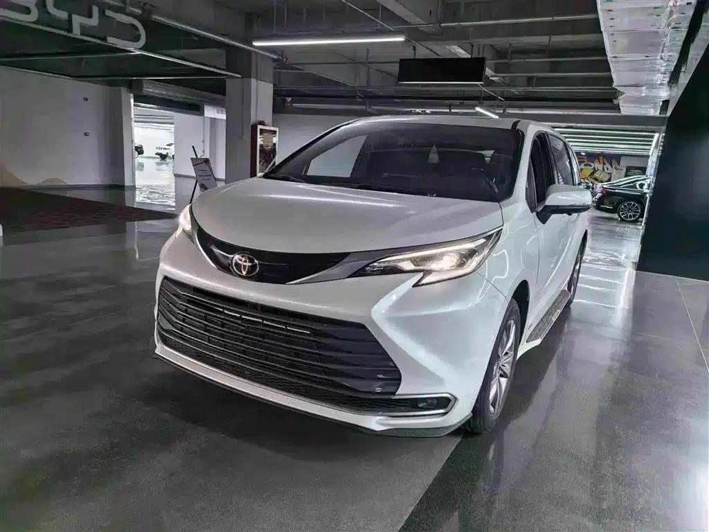 2024 Sienna 2.5L Hybrid Luxury Edition — миниатюра 1