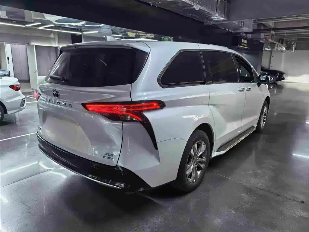 2024 Sienna 2.5L Hybrid Luxury Edition — миниатюра 2
