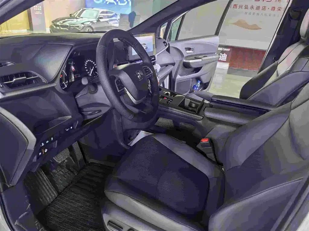 2024 Sienna 2.5L Hybrid Luxury Edition — миниатюра 5