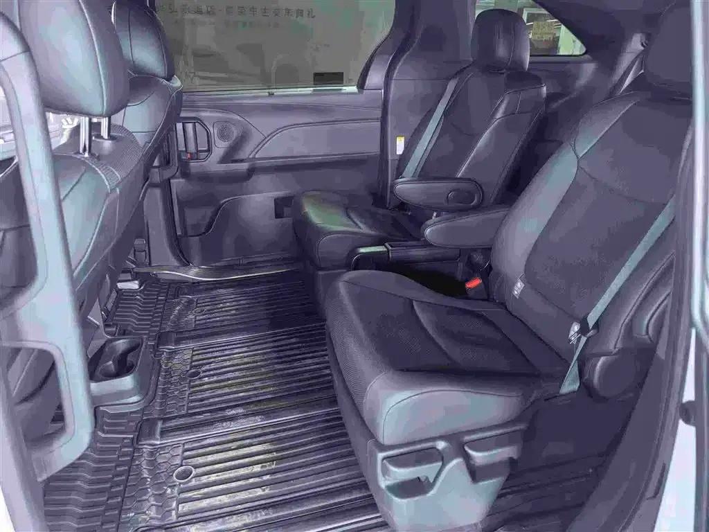 2024 Sienna 2.5L Hybrid Luxury Edition — миниатюра 6