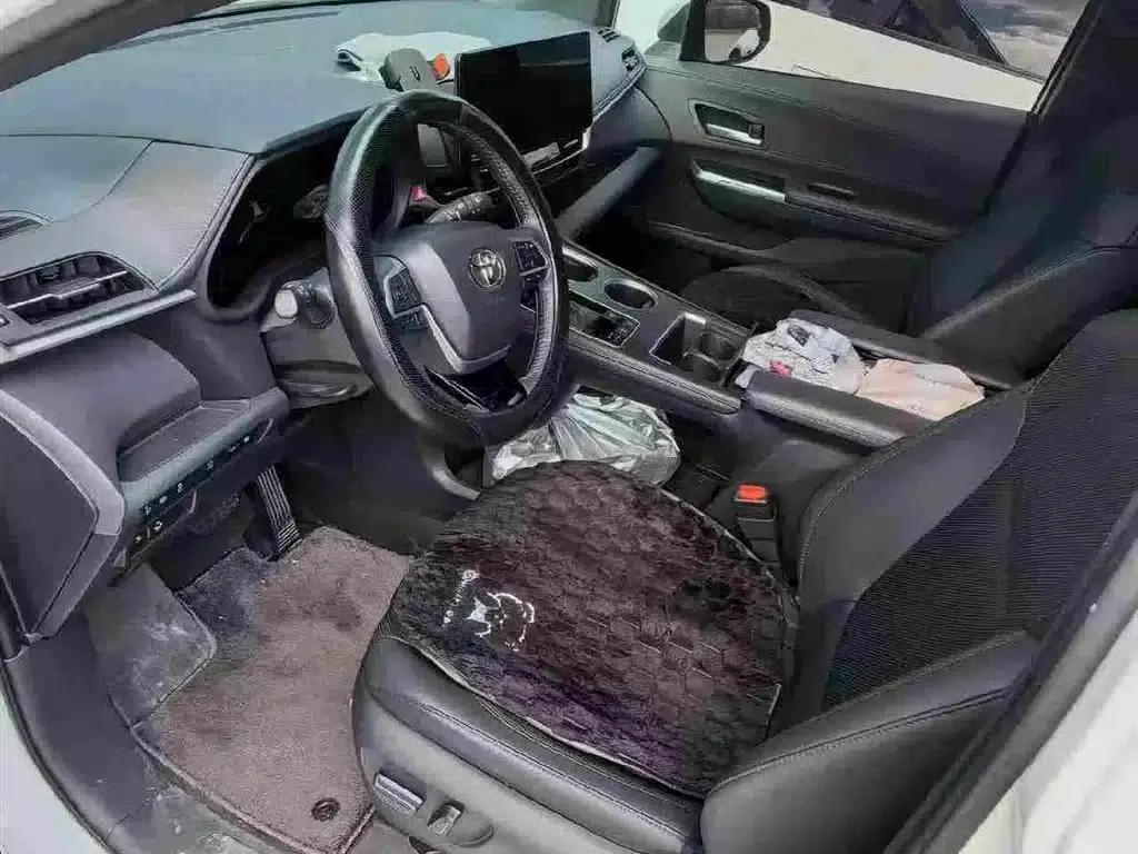 2024 Sienna 2.5L Hybrid Premium Edition — миниатюра 4
