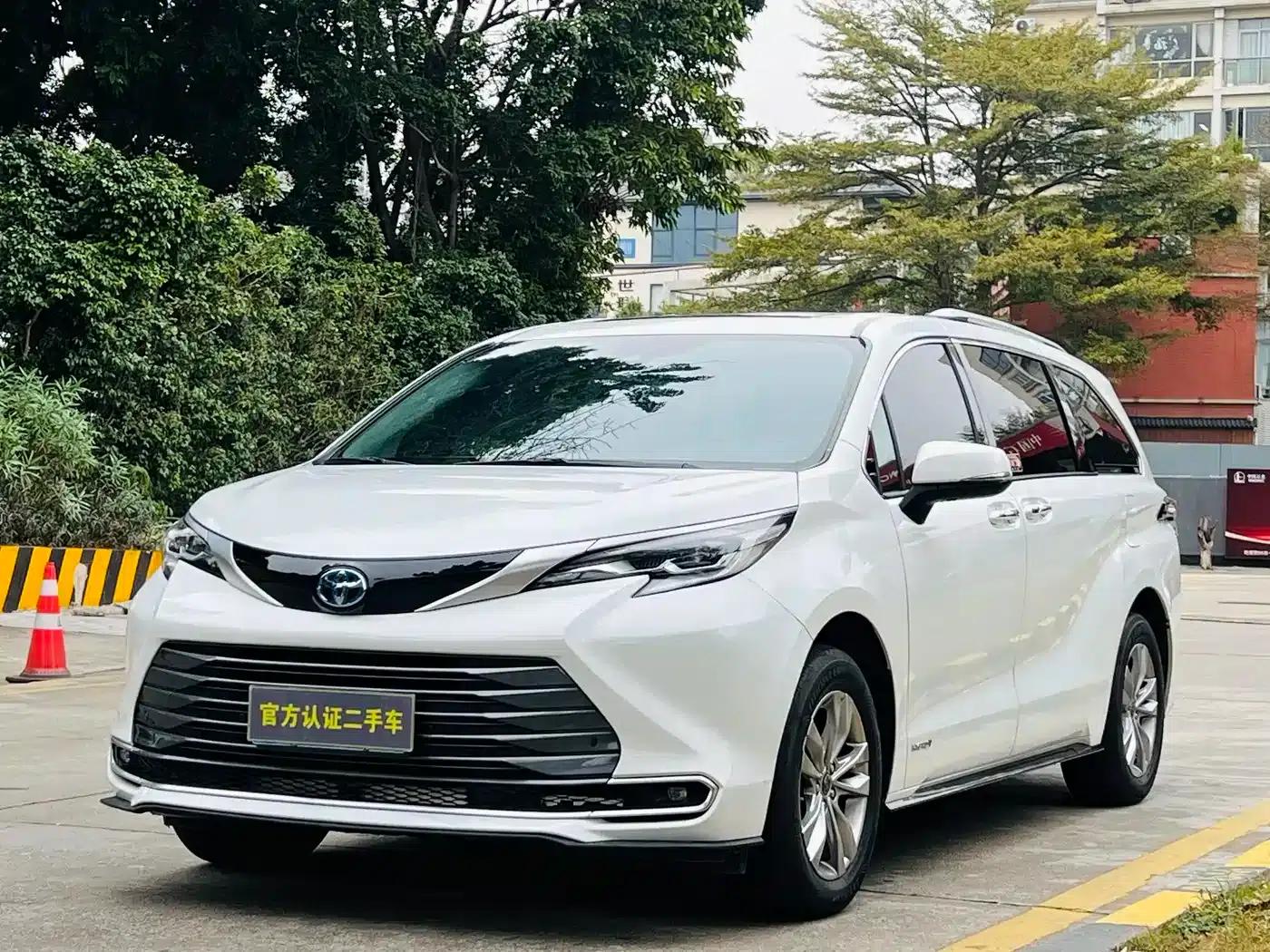 2023 Sienna 2.5L Hybrid Luxury Edition — миниатюра 1
