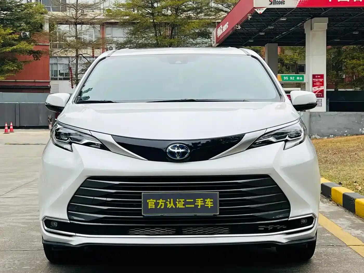2023 Sienna 2.5L Hybrid Luxury Edition — миниатюра 2