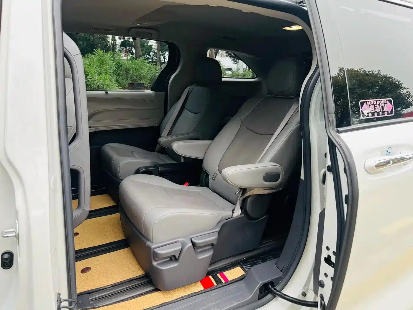 2023 Sienna 2.5L Hybrid Luxury Edition — миниатюра 11