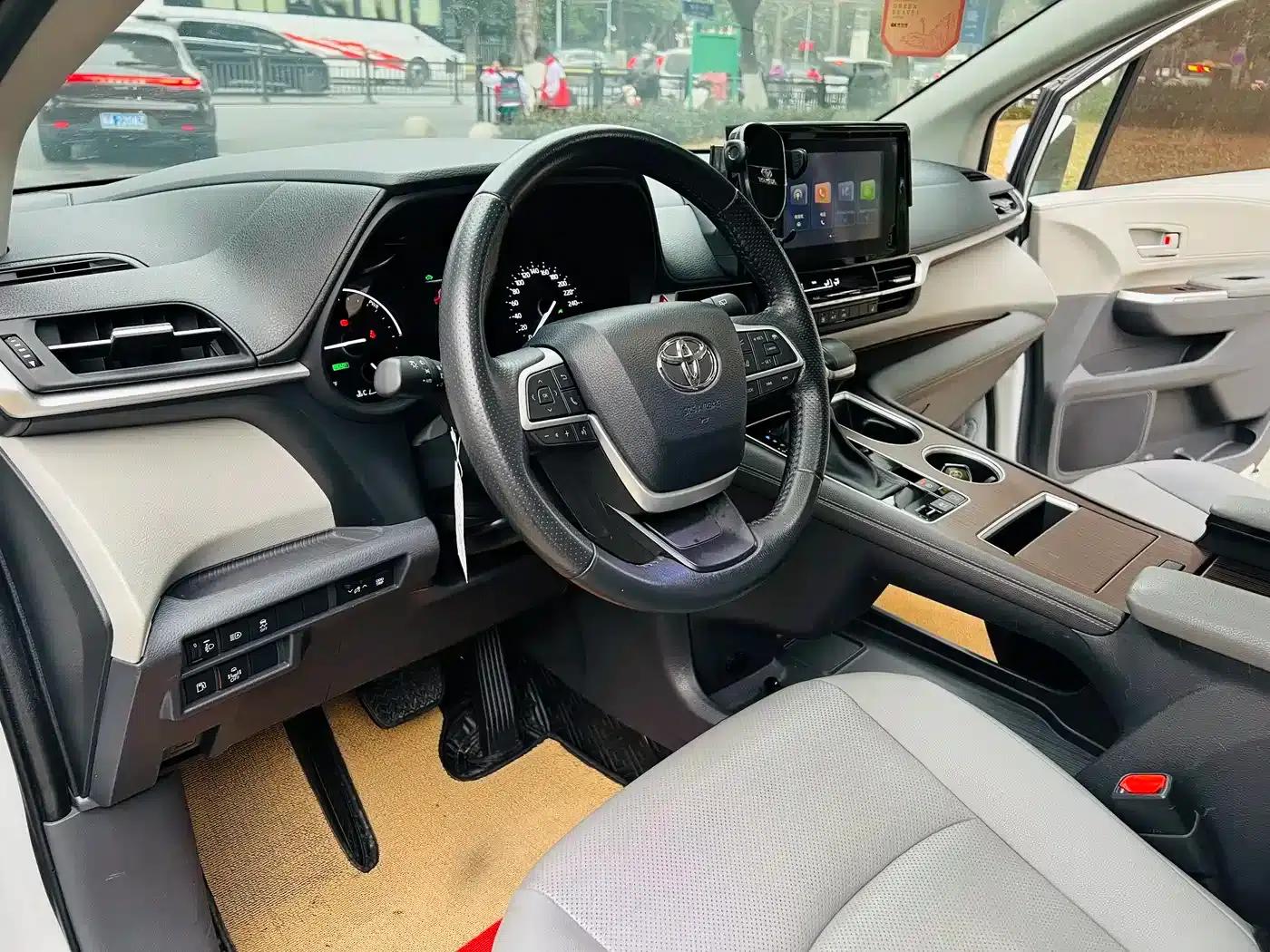 2023 Sienna 2.5L Hybrid Luxury Edition — миниатюра 12