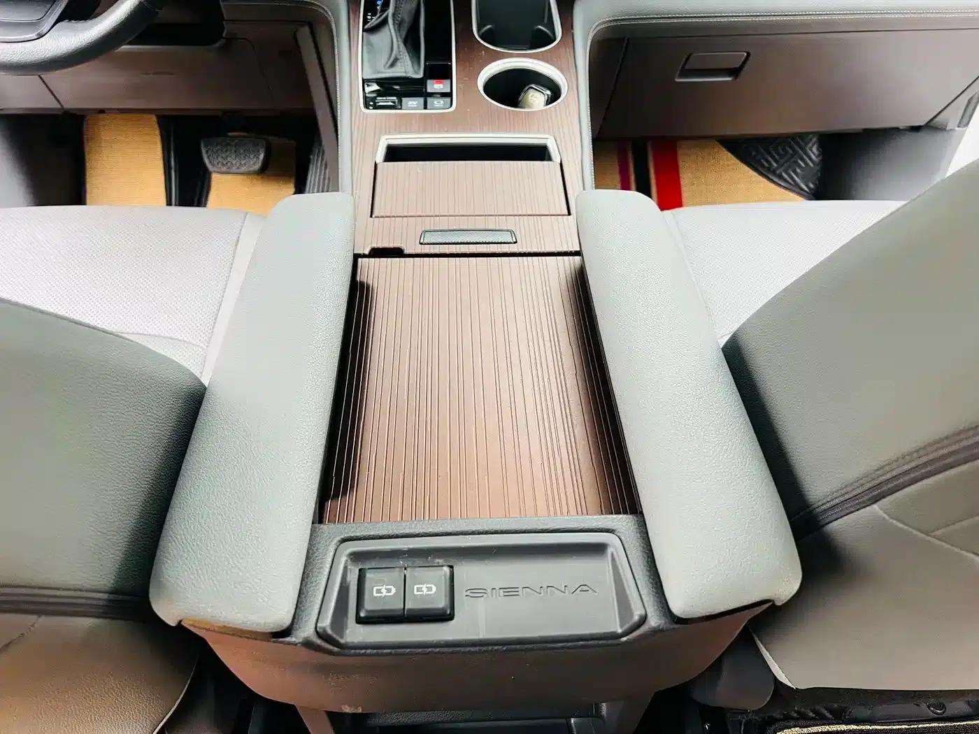 2023 Sienna 2.5L Hybrid Luxury Edition — миниатюра 16
