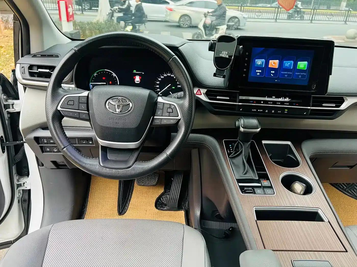 2023 Sienna 2.5L Hybrid Luxury Edition — миниатюра 18