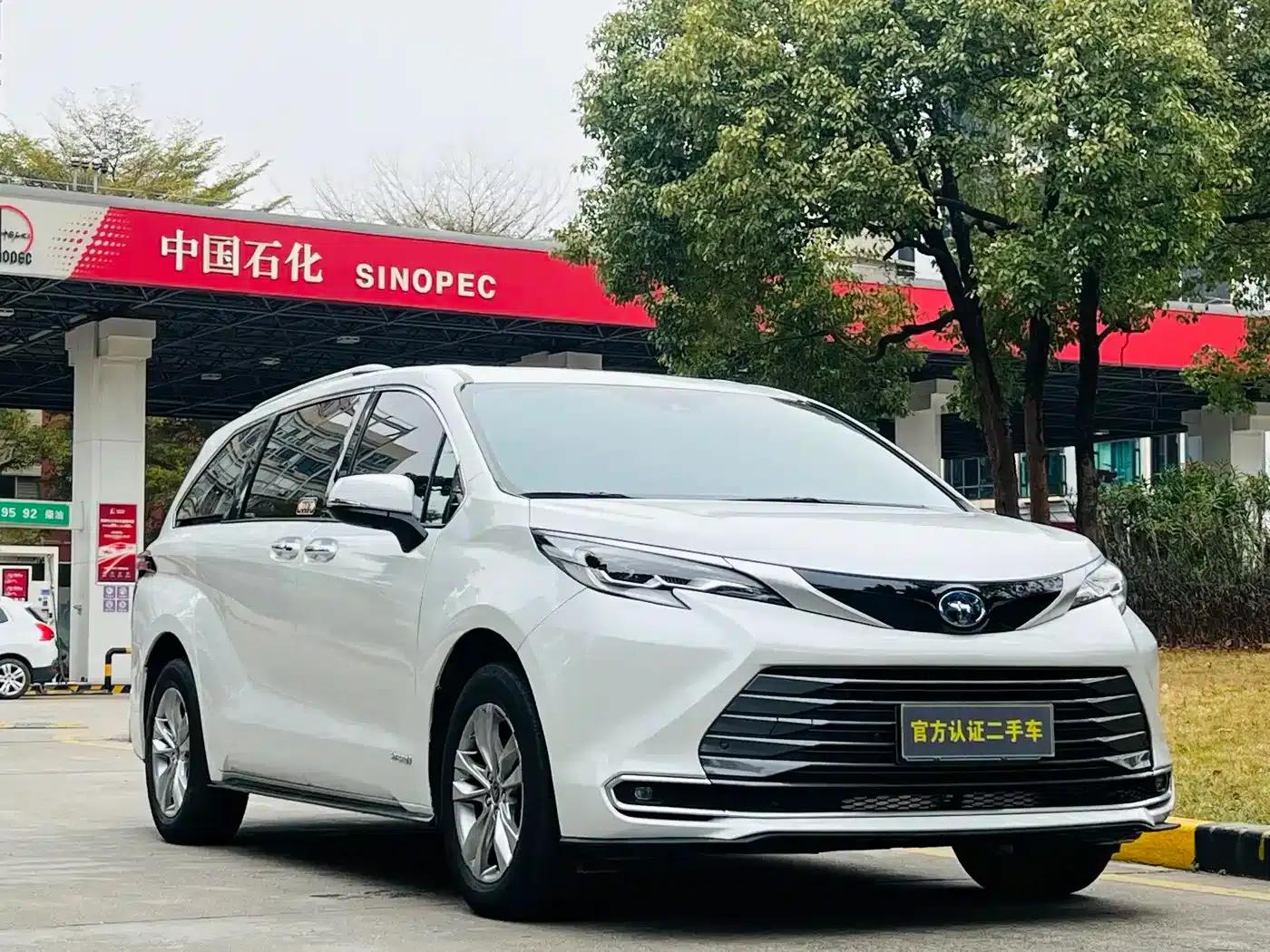 2023 Sienna 2.5L Hybrid Luxury Edition — миниатюра 3