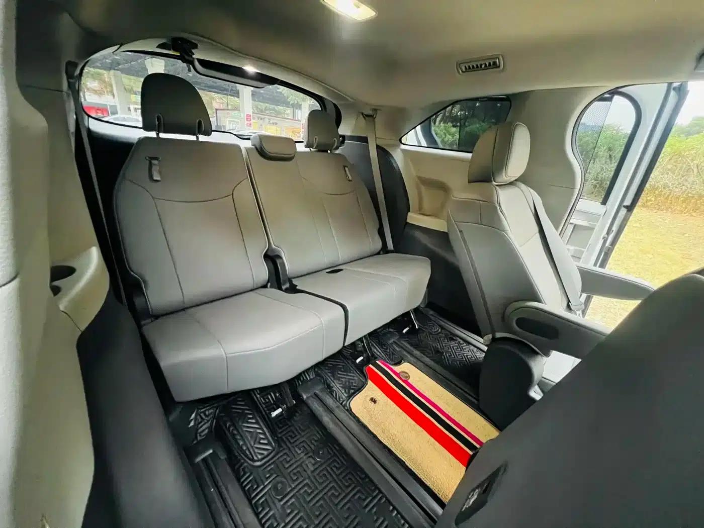 2023 Sienna 2.5L Hybrid Luxury Edition — миниатюра 21