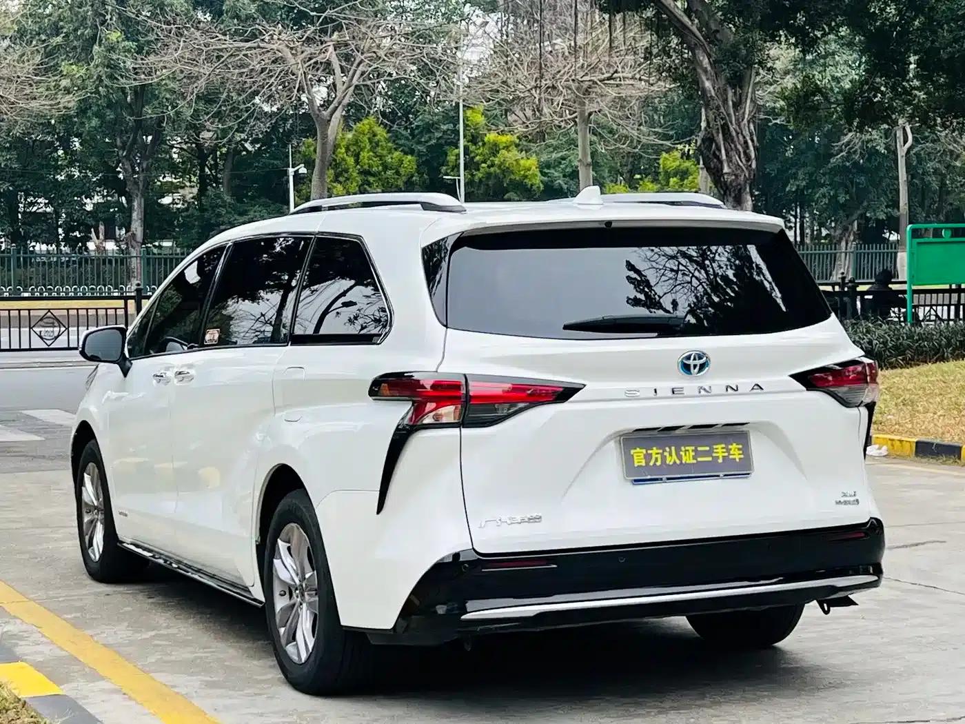 2023 Sienna 2.5L Hybrid Luxury Edition — миниатюра 4