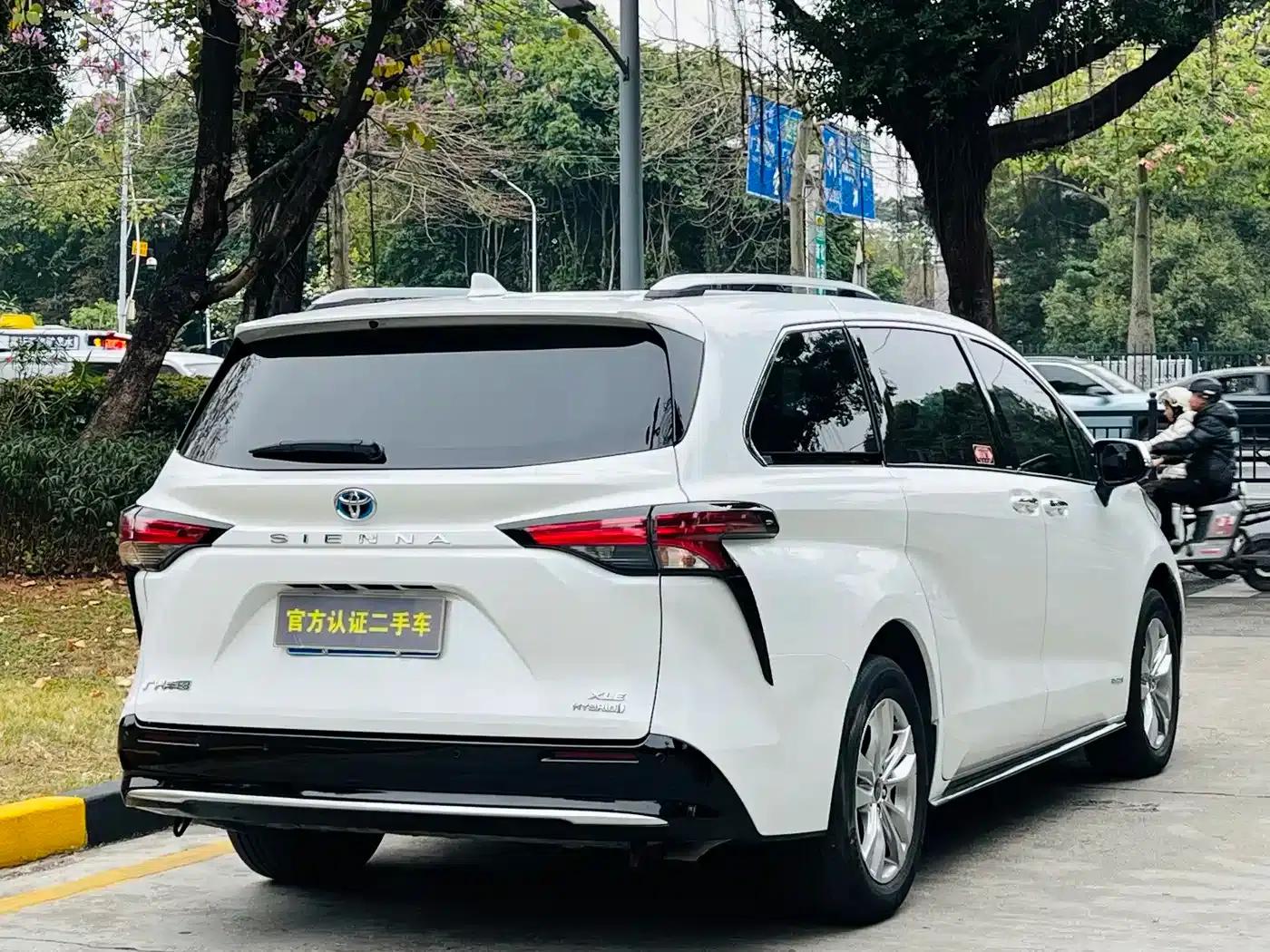 2023 Sienna 2.5L Hybrid Luxury Edition — миниатюра 5