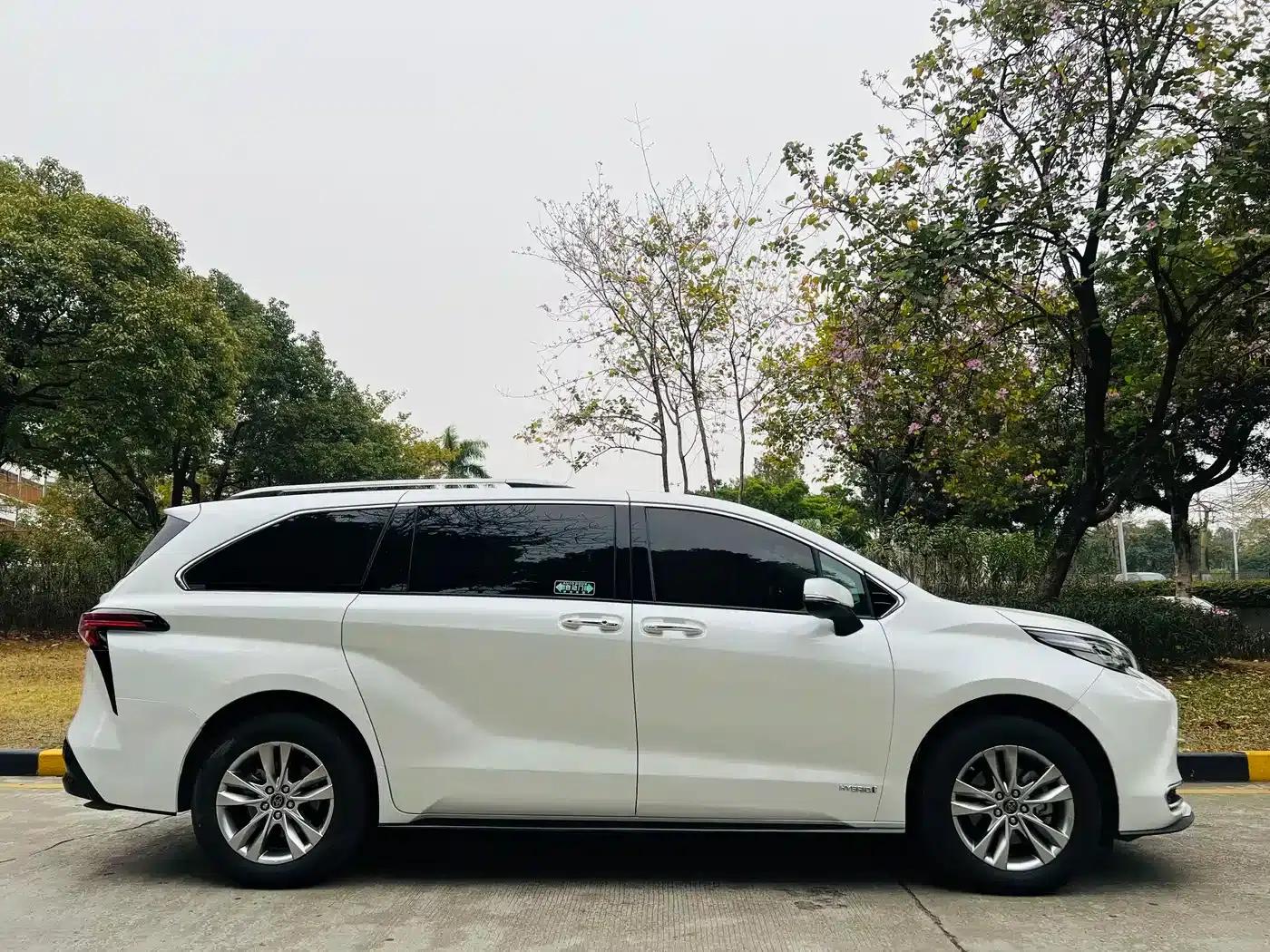 2023 Sienna 2.5L Hybrid Luxury Edition — миниатюра 7