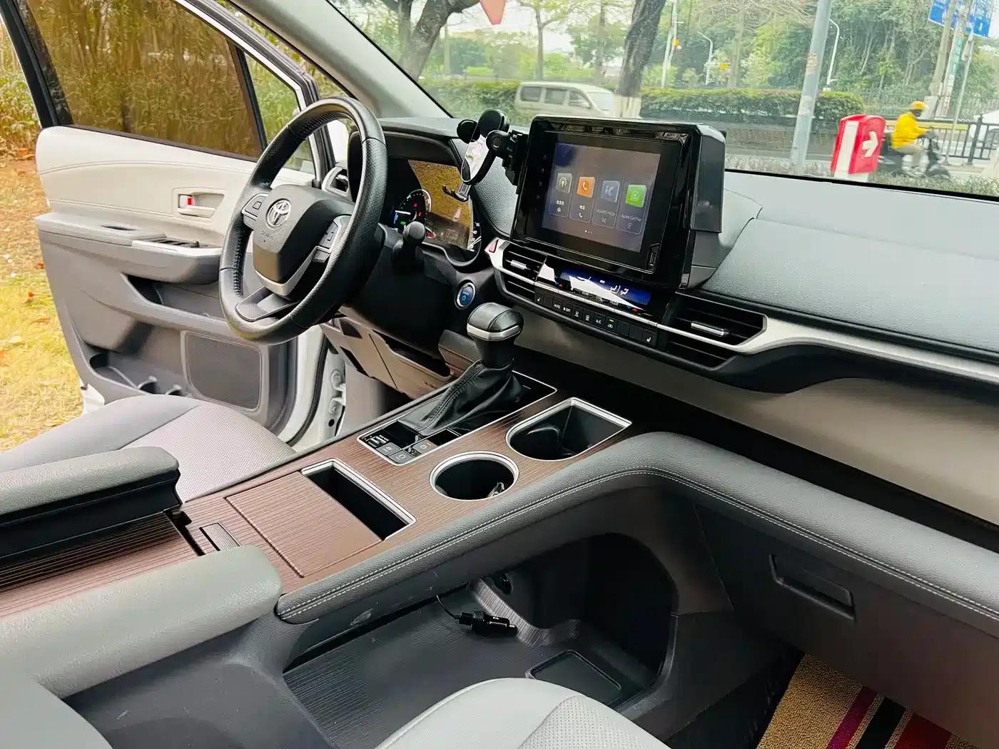 2023 Sienna 2.5L Hybrid Luxury Edition — миниатюра 8