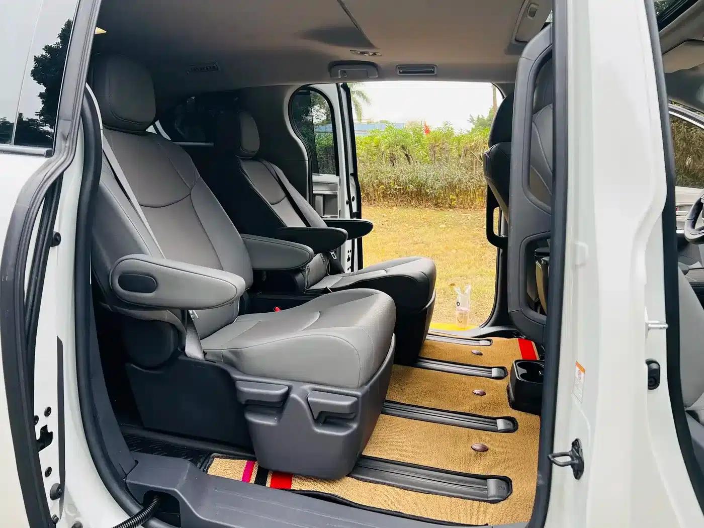 2023 Sienna 2.5L Hybrid Luxury Edition — миниатюра 9