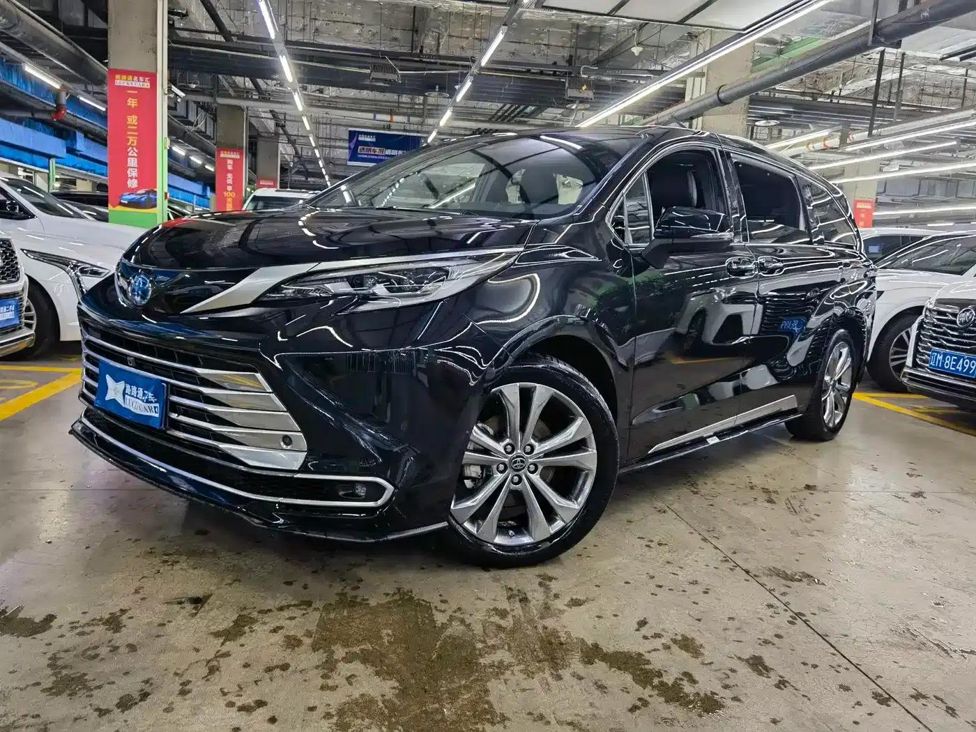 2021 Sienna 2.5L Hybrid Platinum Edition — миниатюра 1