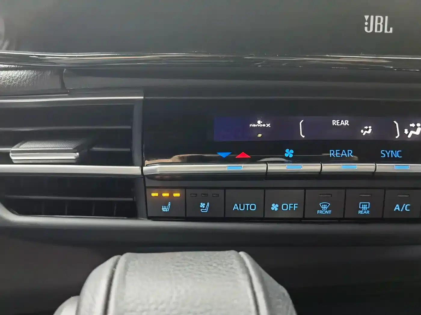 2021 Sienna 2.5L Hybrid Platinum Edition — миниатюра 15
