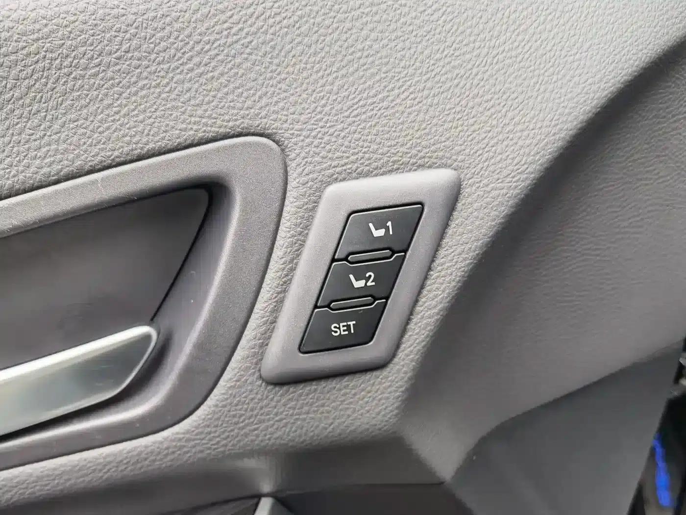 2021 Sienna 2.5L Hybrid Platinum Edition — миниатюра 19
