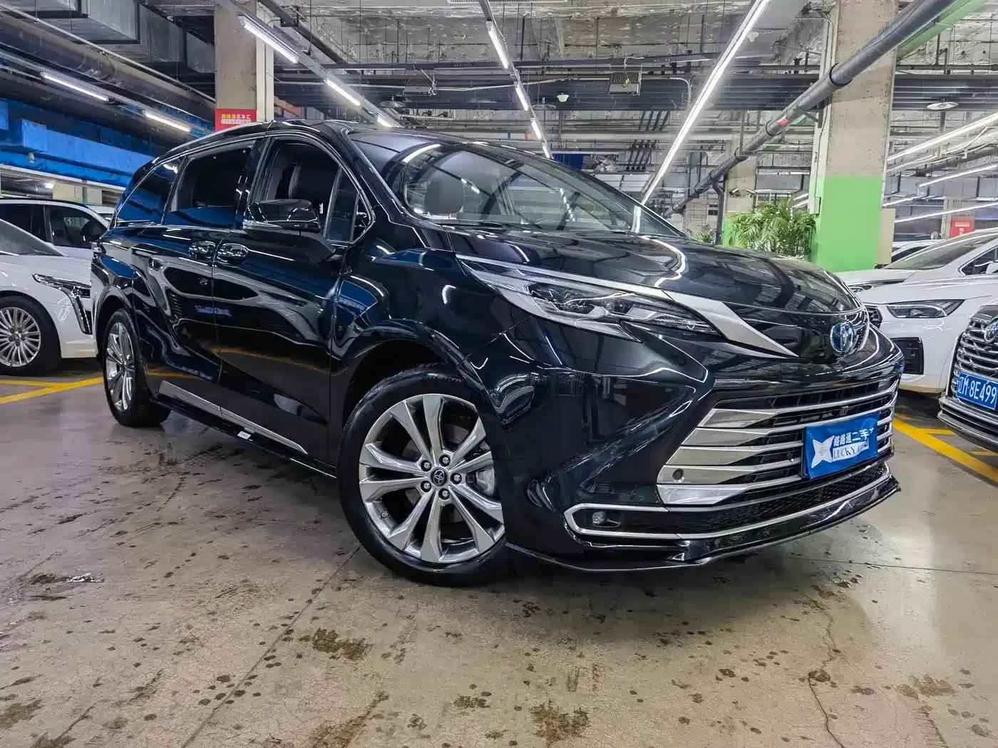 2021 Sienna 2.5L Hybrid Platinum Edition — миниатюра 3