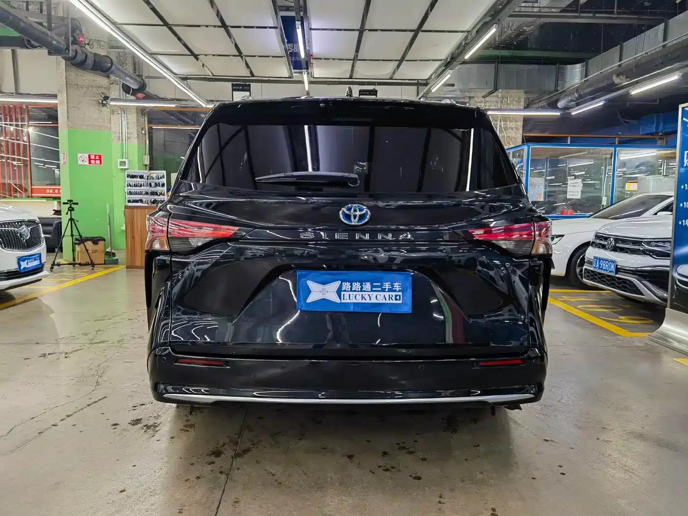 2021 Sienna 2.5L Hybrid Platinum Edition — миниатюра 5
