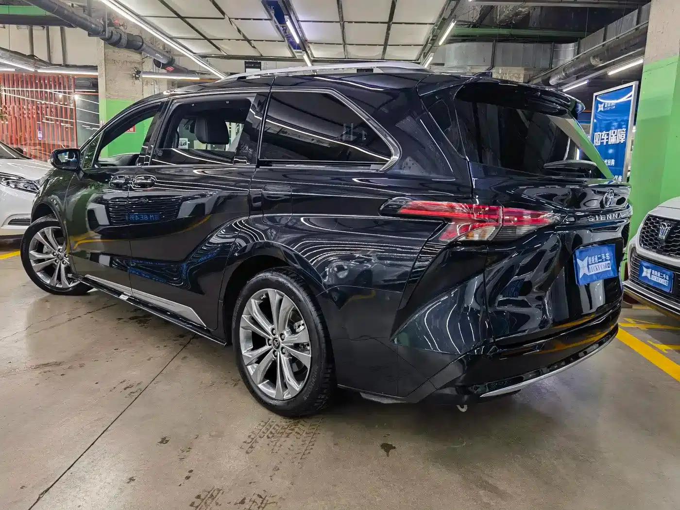 2021 Sienna 2.5L Hybrid Platinum Edition — миниатюра 6