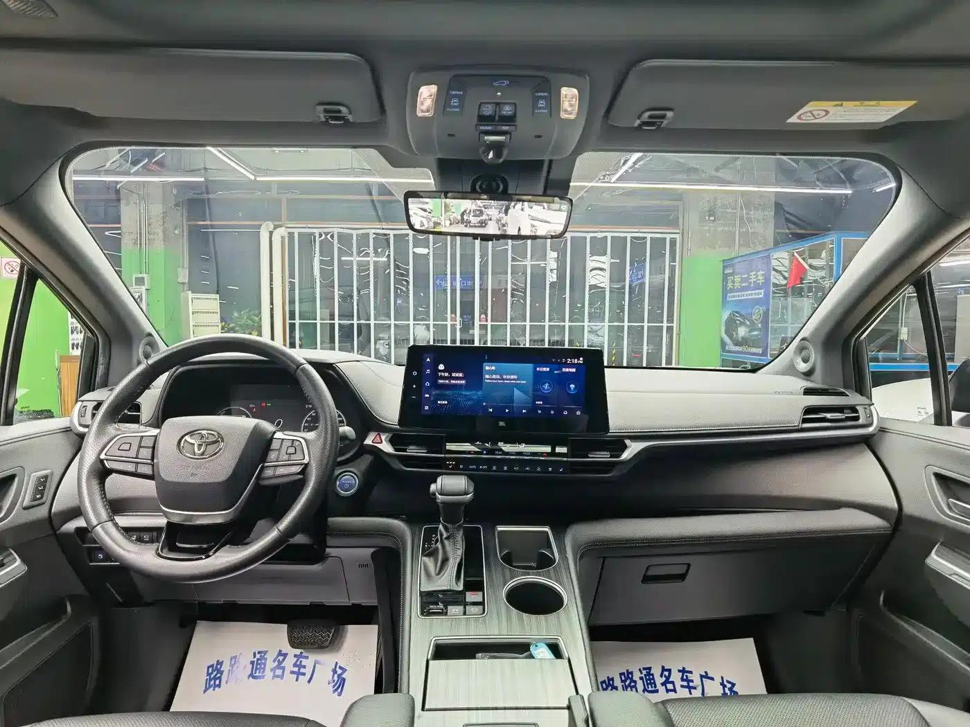 2021 Sienna 2.5L Hybrid Platinum Edition — миниатюра 7