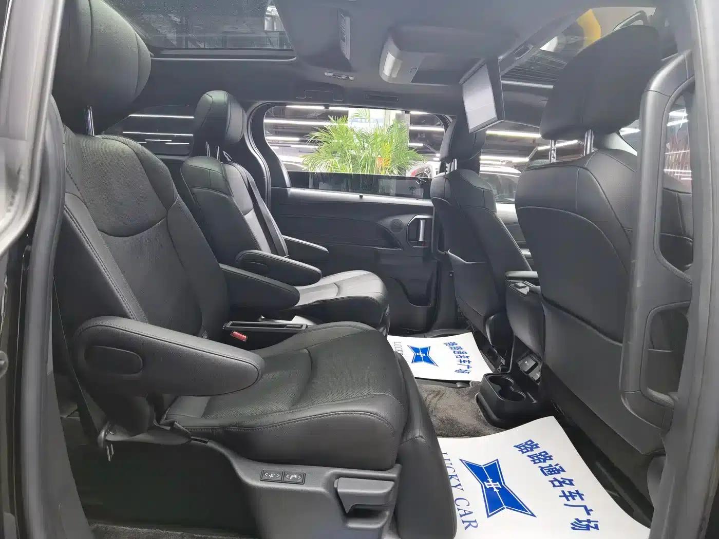 2021 Sienna 2.5L Hybrid Platinum Edition — миниатюра 9