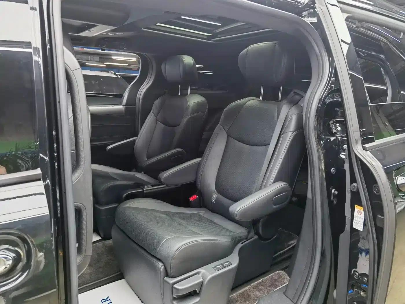 2021 Sienna 2.5L Hybrid Platinum Edition — миниатюра 10