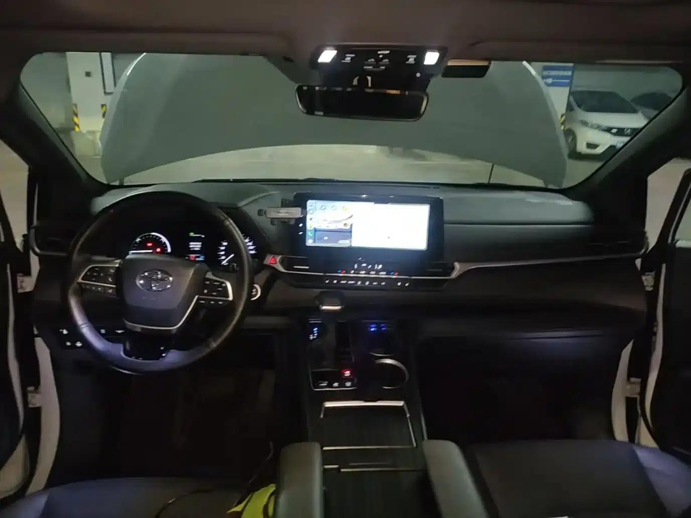 2024 Sienna 2.5L Hybrid Premium Edition — миниатюра 5