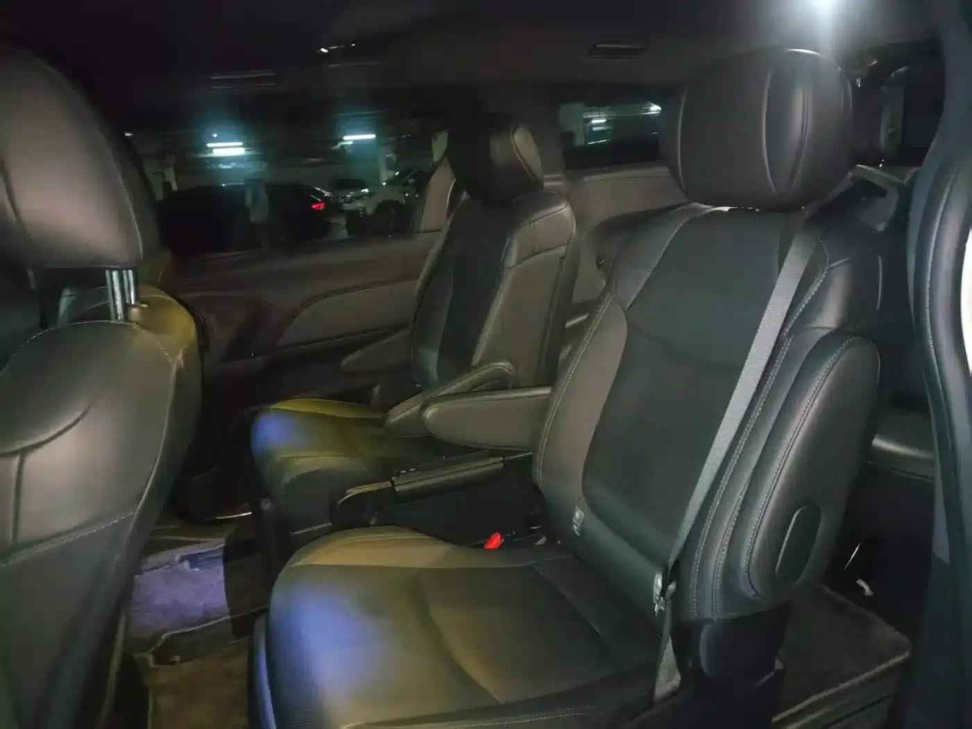 2024 Sienna 2.5L Hybrid Premium Edition — миниатюра 9