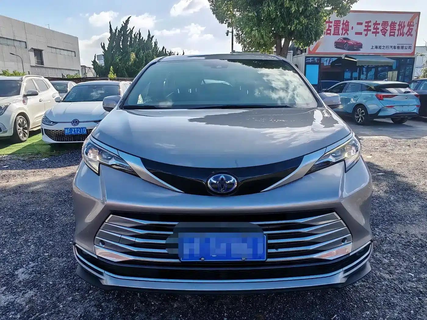 2021 Sienna 2.5L Hybrid Platinum Edition — миниатюра 2