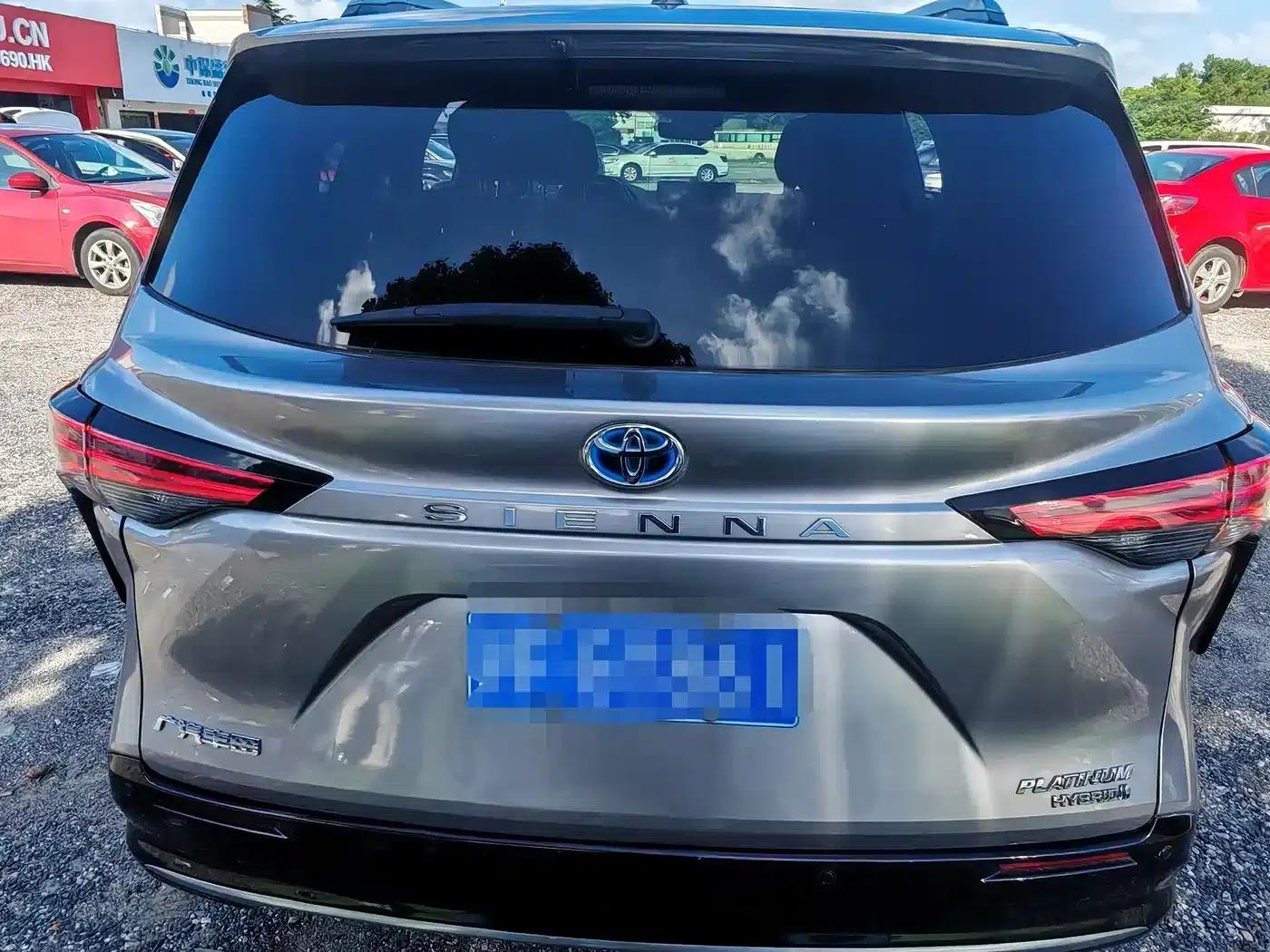 2021 Sienna 2.5L Hybrid Platinum Edition — миниатюра 3