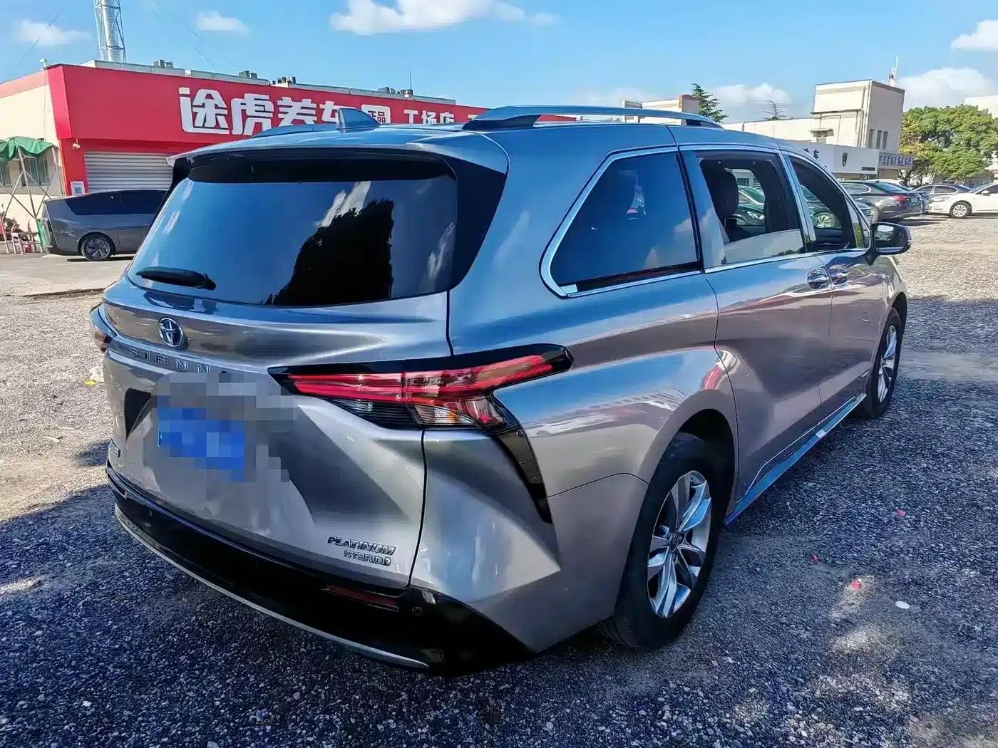 2021 Sienna 2.5L Hybrid Platinum Edition — миниатюра 4